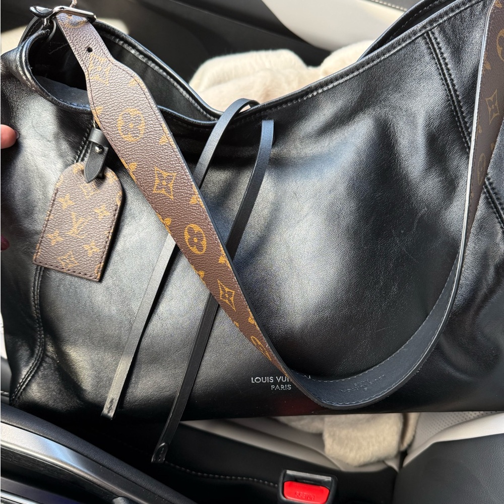 Louis Vuitton Carry All Vibe MM